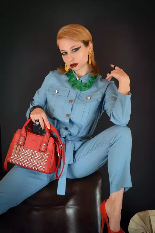 נועז ועצבני: 5 רעיונות תלבושות לנשים שמעיזות להיות שונות